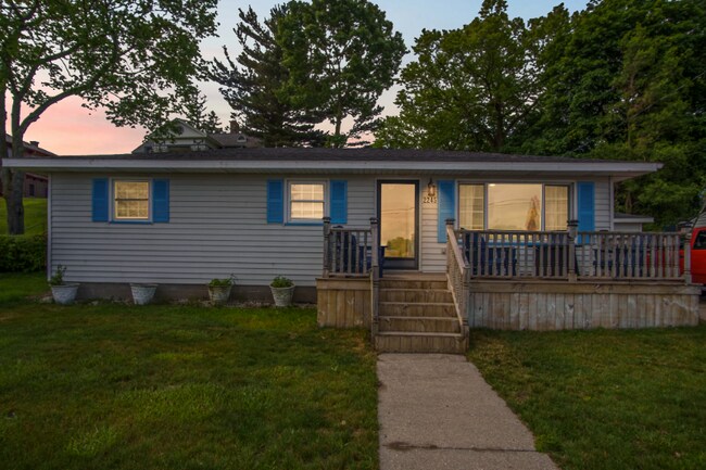 Foto del edificio - 2245 Lakeshore Dr