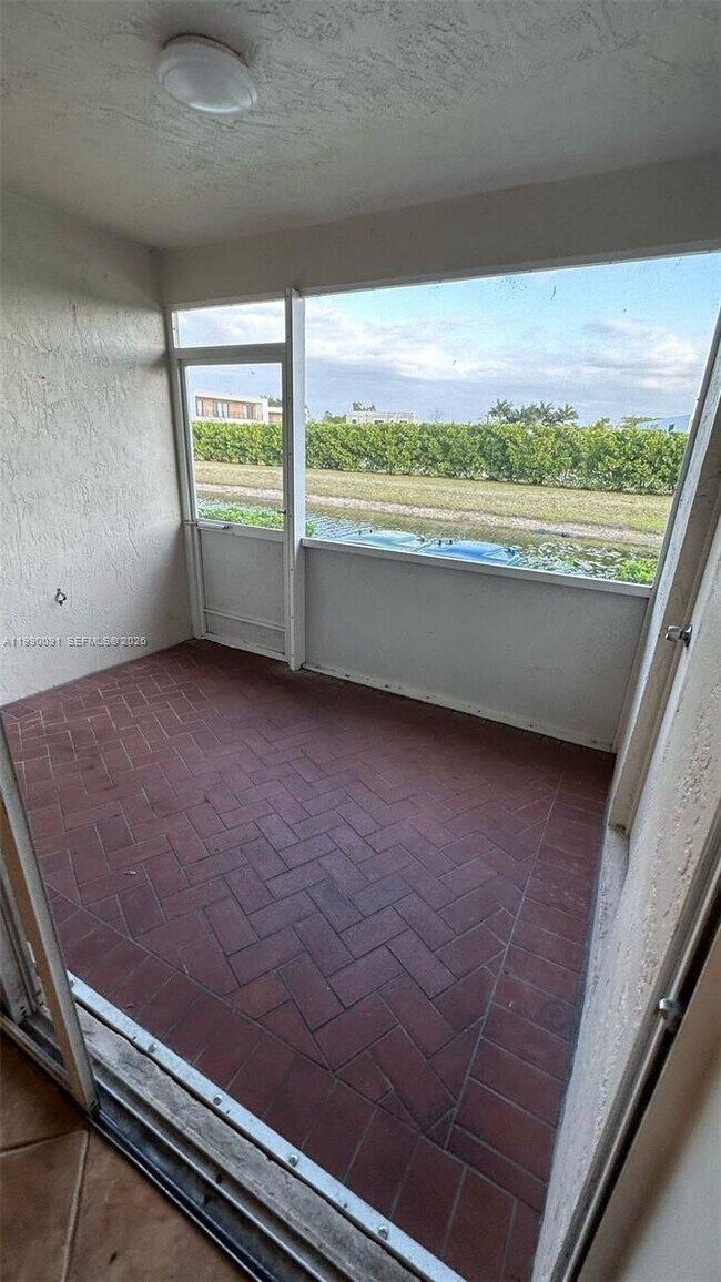 Building Photo - 50 Key W Ct