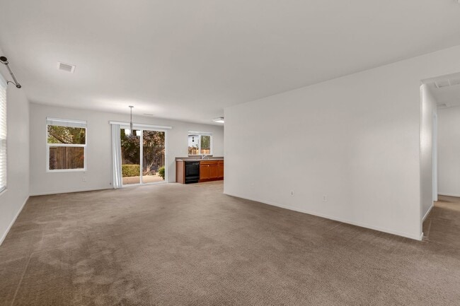 Building Photo - 3 bed, 2bath, + bonus room/den/office. Beautiful 2011 Single Story Home in KB development of Damo...