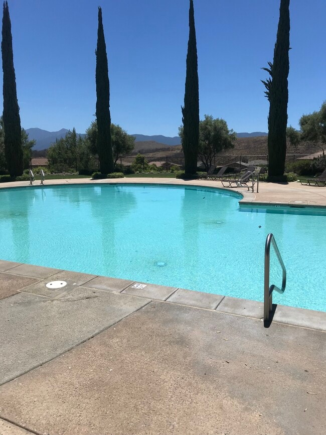Foto del edificio - 16868 Ridge Cliff Dr
