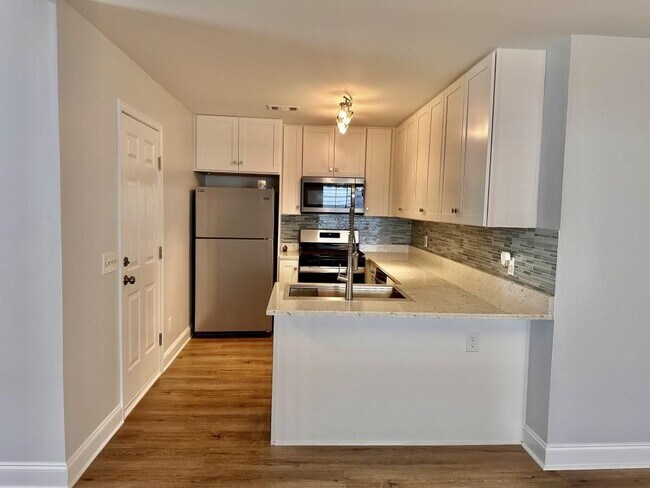 Foto del edificio - 2651 St Charles Ln NW