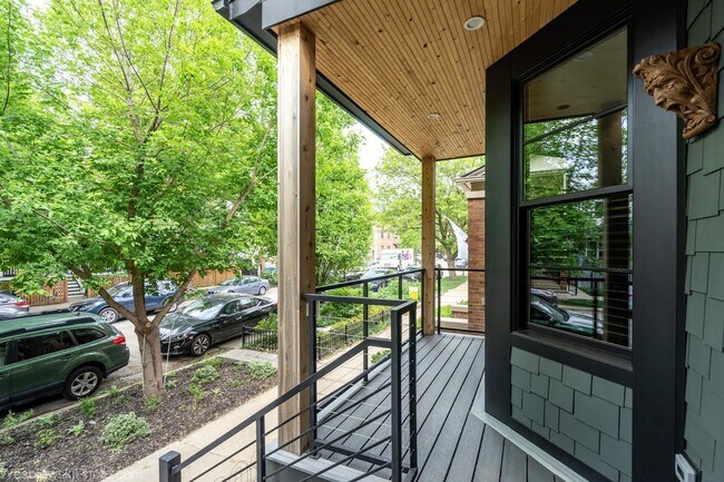 Building Photo - 2041 W Cuyler Ave