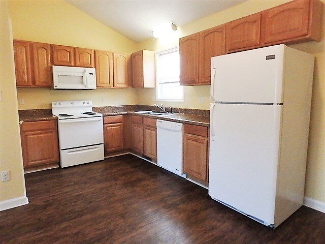 Building Photo - 140 Clear Water Dr
