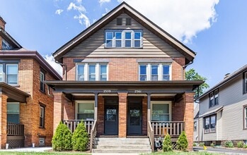 Building Photo - 2359 Summit St