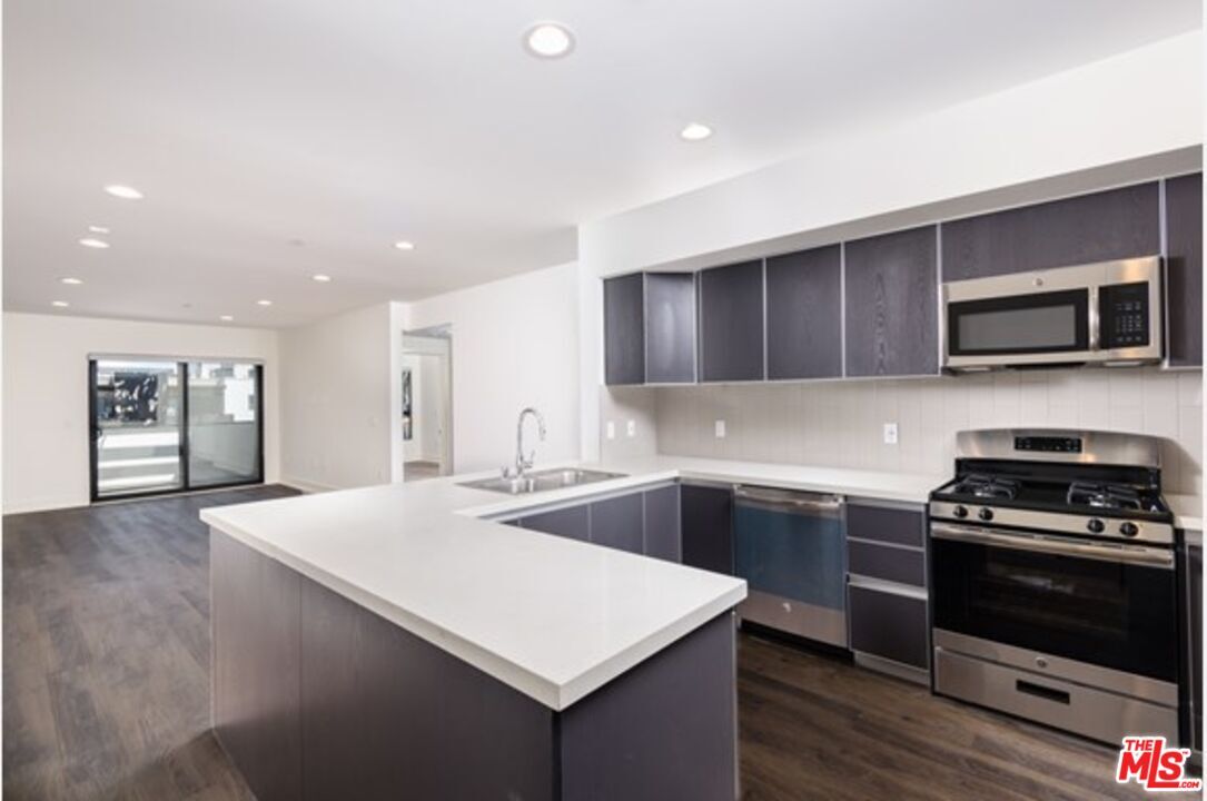 Foto principal - 807 N Hudson Ave