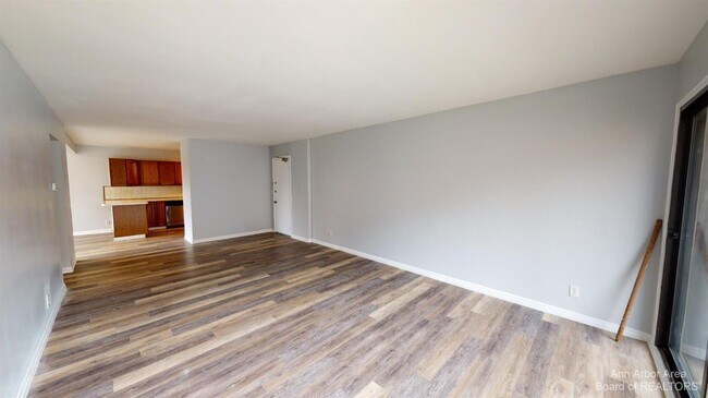Building Photo - 2126 Pauline Blvd