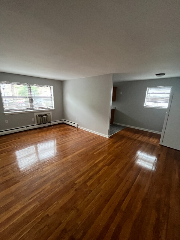 Building Photo - 137 Evergreen Ave