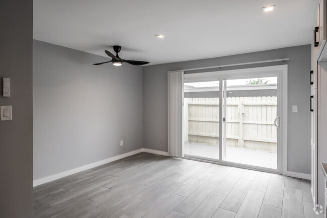 3 habitaciones, 2 baños - 1273 pies cuadrados - Comedor - Orangefair Village