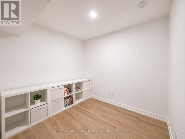 Photo du bâtiment - 1100 Sheppard Ave W