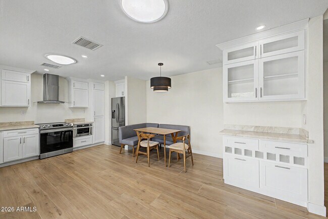 Building Photo - 8711 E Latham St