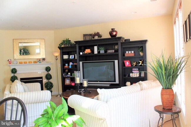 Building Photo - 3656 Carriage Hill Dr