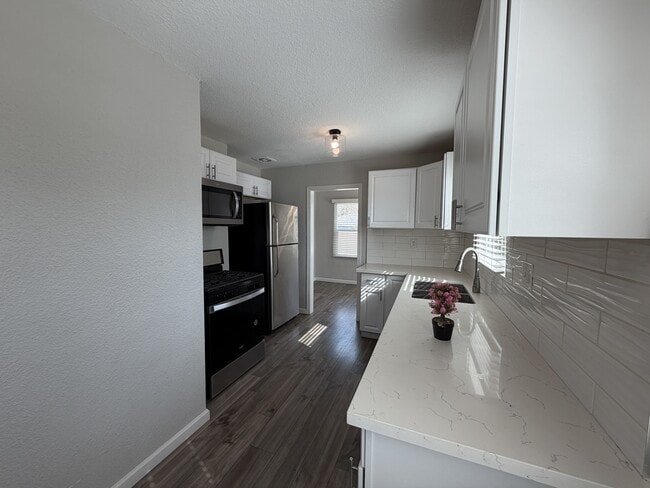 Building Photo - 221 Walden St