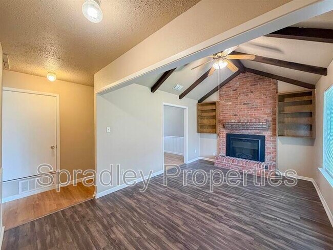 Building Photo - 803 Apache Dr