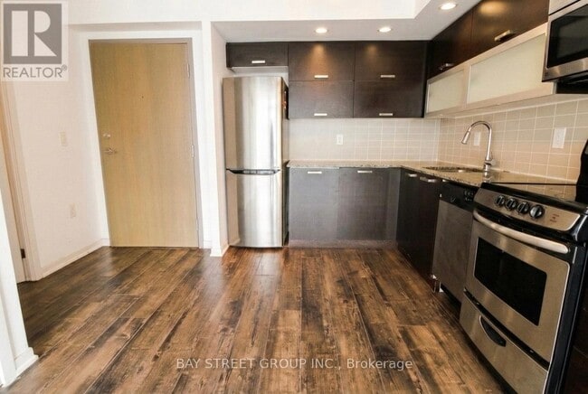 Building Photo - 36 Lisgar St