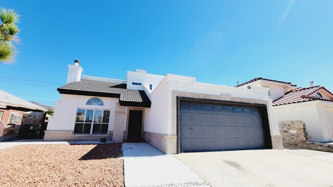 Foto del edificio - Incredible 3 bedroom, 2.5 bath  home in West El Paso!