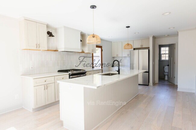 Building Photo - 414 Birnie St