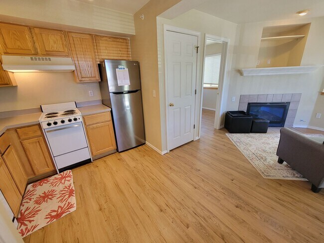 Building Photo - Adorable and Sunny One Bedroom Apartment n...