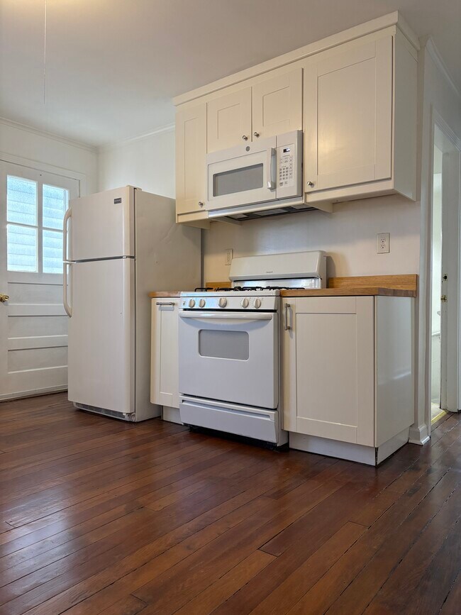 Cocina - 82 Woodbine St