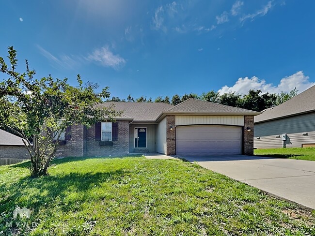 Building Photo - 111 N Peach Brook