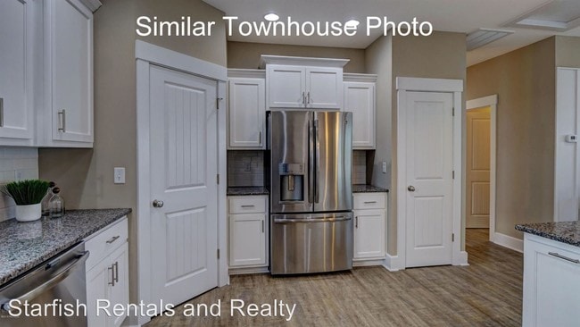 Building Photo - 3 br, 2.5 bath House - 955B Tower Court