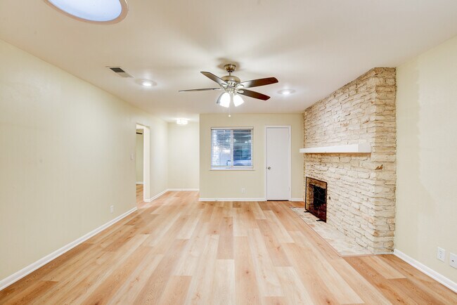 Building Photo - 8804 Westover Club Dr