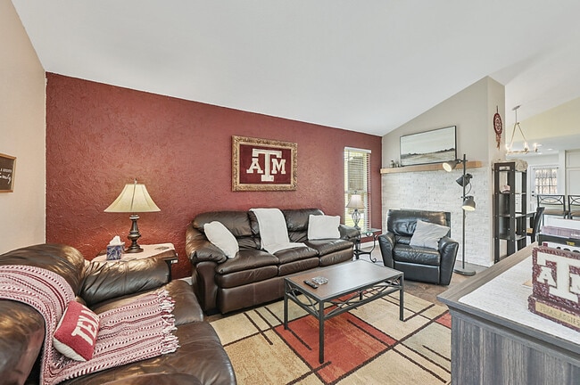 Foto del edificio - 1409 Clement Ct