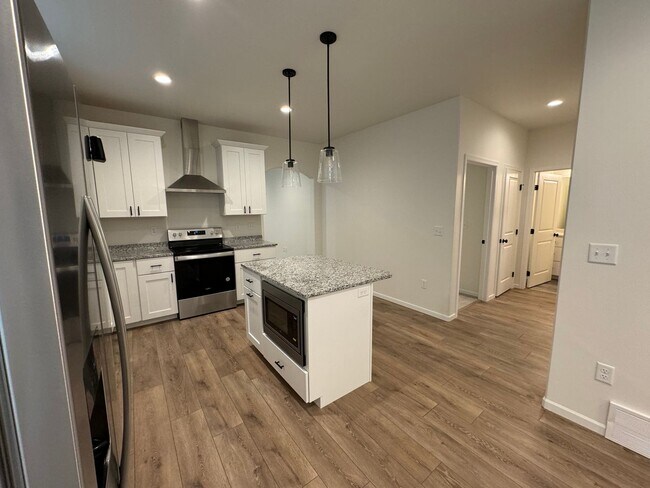 Foto del edificio - 3-bedroom, 3-bathroom South Fargo Family H...