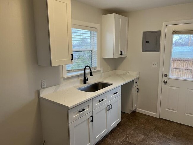 Foto del edificio - 100 S Kendall St