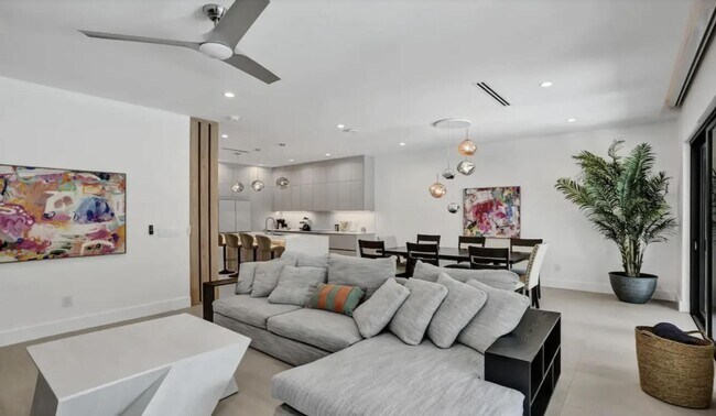 Foto del edificio - 828 SW 16th St