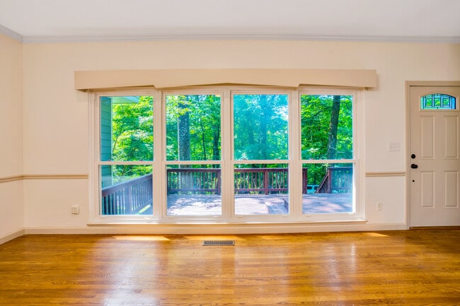 Building Photo - 817 Ravine Rd