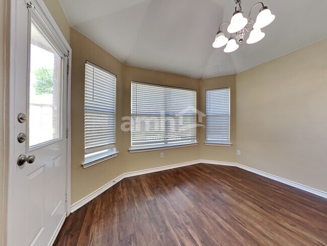 Foto del edificio - 1702 Griffin Ln