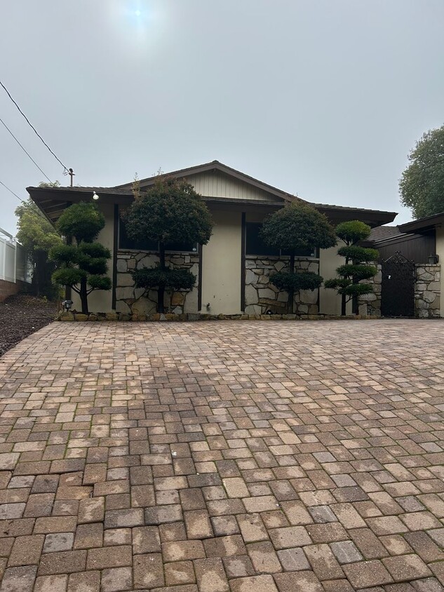 Primary Photo - Great House in RPV with Amazing Views of C...