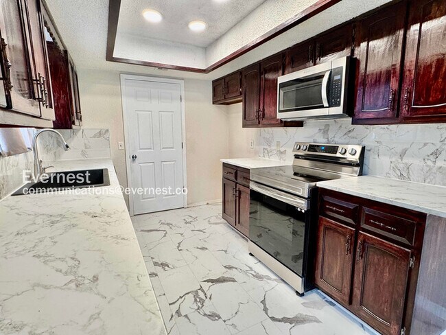 Foto del edificio - 213 W Los Angeles St