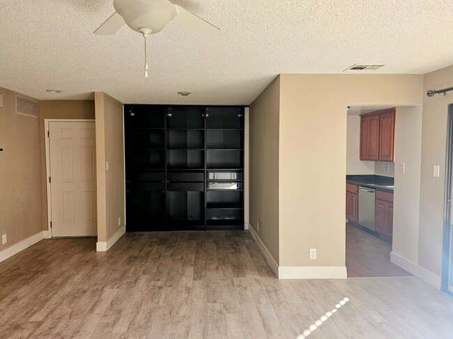 Building Photo - 2405 Sunny Ln