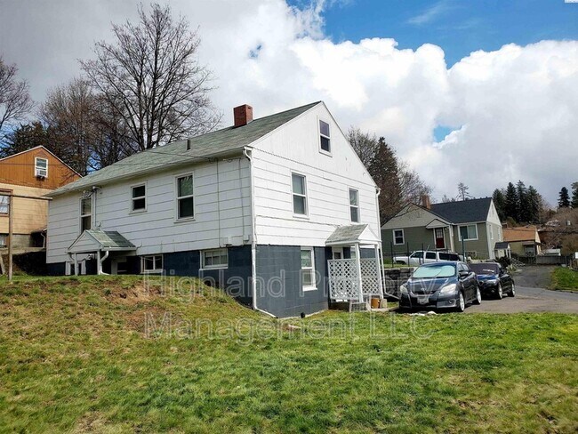 Building Photo - 1155 NE Lake St
