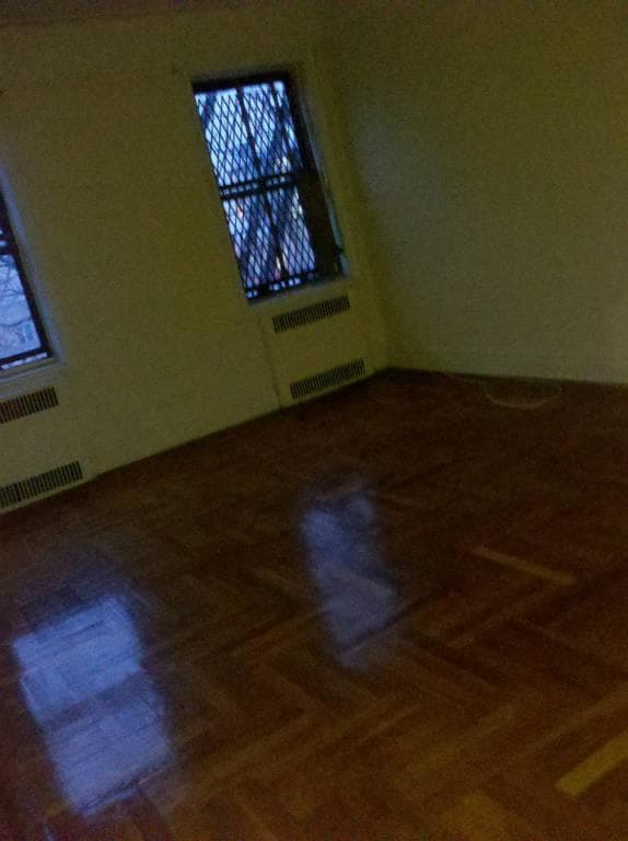 Foto del edificio - 1776 E 13th St