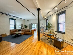 Building Photo - 19 Stanhope St