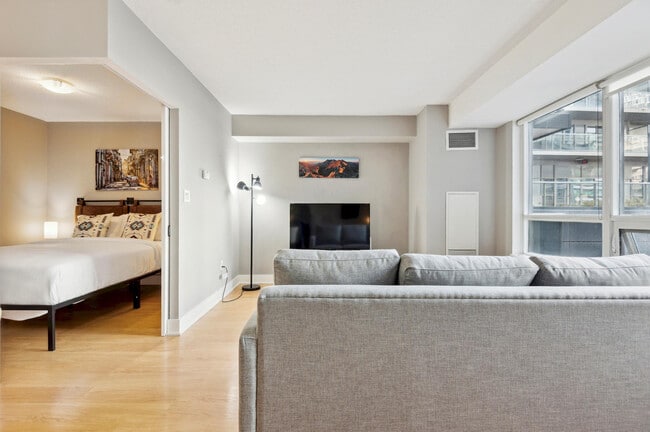 Building Photo - 20 Blue Jays Way