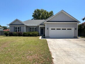 Building Photo - 6712 Kenmore Dr