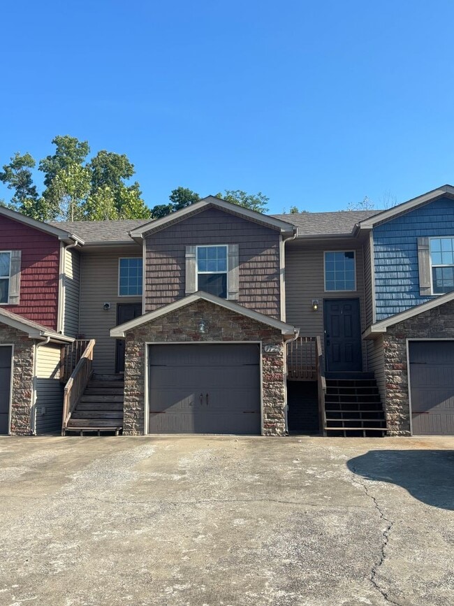 Building Photo - 1725 Thistlewood Dr