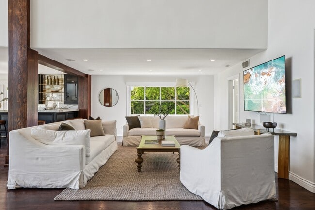 Building Photo - 2411 Mount Olympus Dr