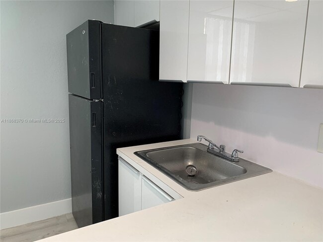 Foto del edificio - 301 NW 177th St