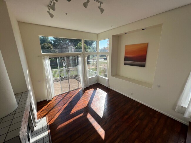 Foto del edificio - 837 Columbia Cir