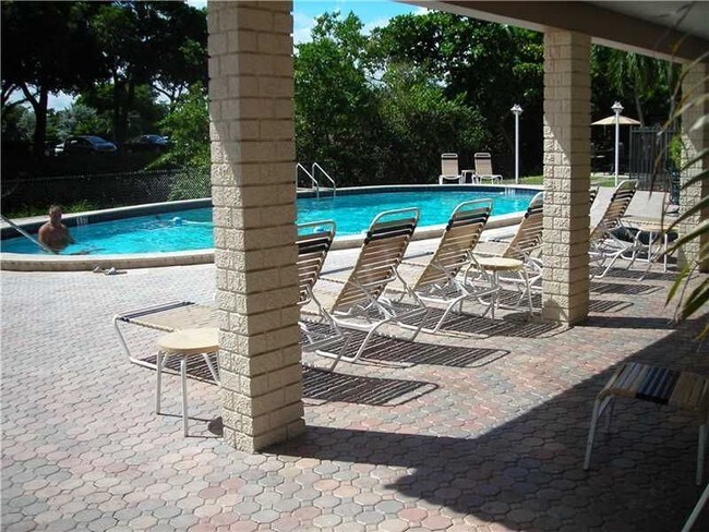 Foto del edificio - 124 NE 19th Ct