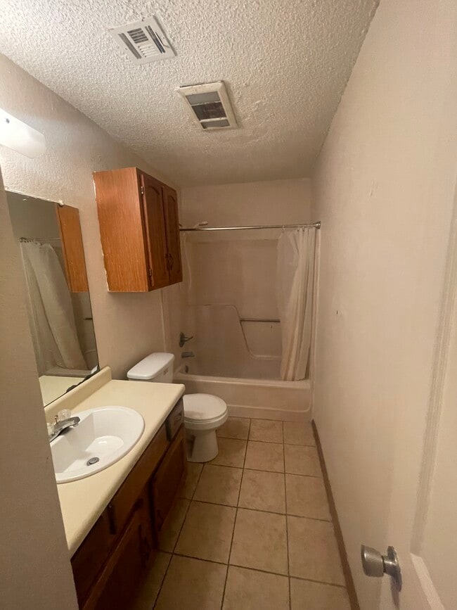 Building Photo - 651 E 142nd St