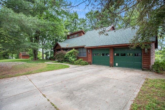 Building Photo - 3563 N Blackstone Ave