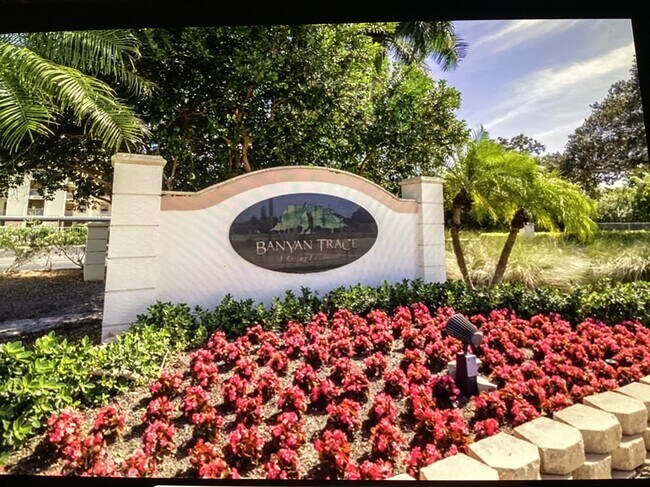 Foto del edificio - 4009 Palm Tree Blvd