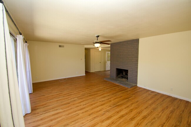 Building Photo - 9213 La Barca Cir