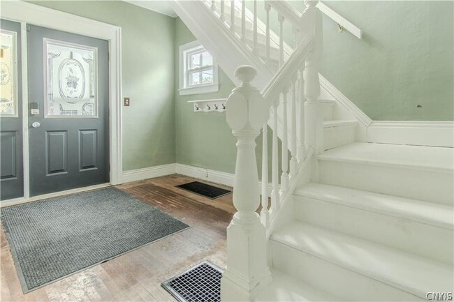 Building Photo - 363 Brainard St