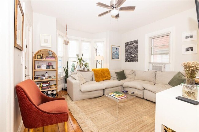 Foto del edificio - 50 Armstrong Ave